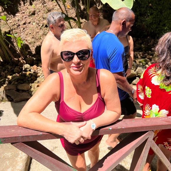 Meet your Posher, Pk - Picture 4 of 5